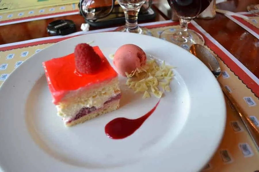 Shortcake at Les Chefs de France