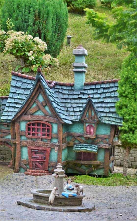 Finding Belle on the Storybook Canal Ride in Disneyland Paris