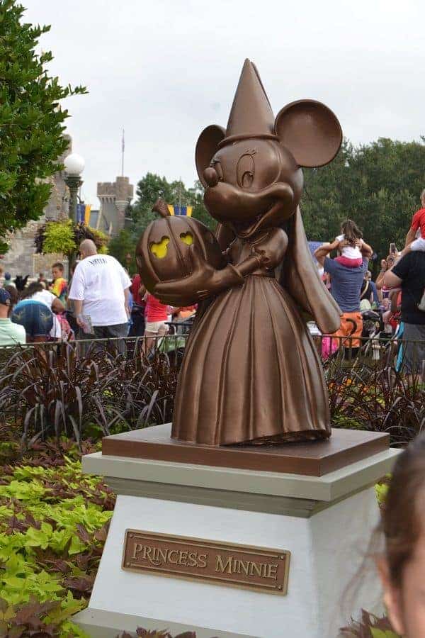 Minnie Mouse Halloween Statue