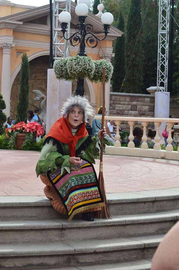 Le Befana in Italy Pavilion