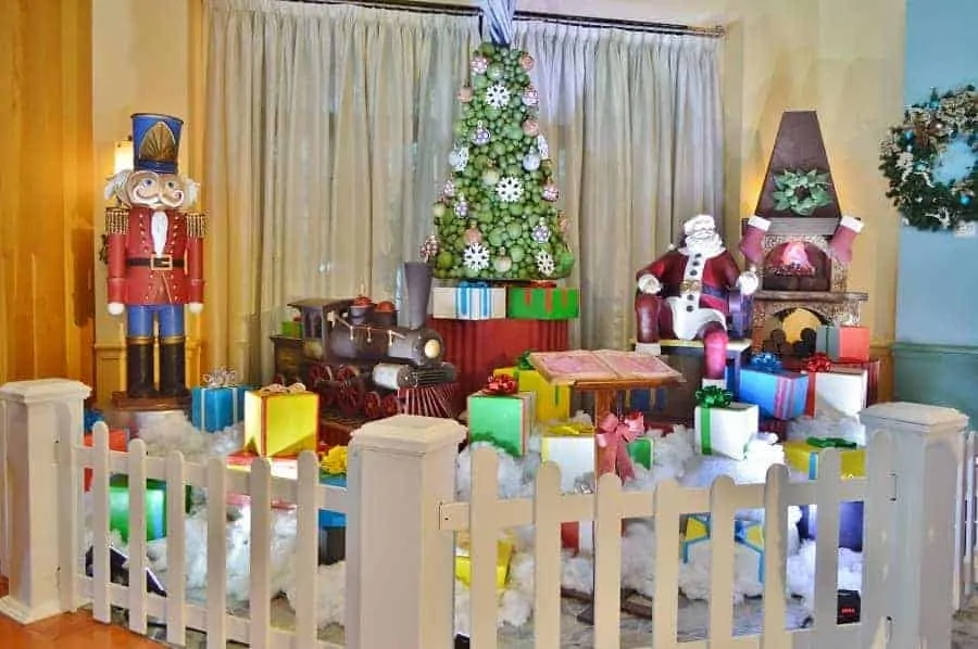 Santa Display in Swan & Dolphin Resort