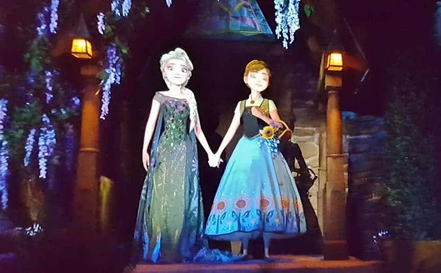 Seeing Anna & Elsa at Frozen Ever After