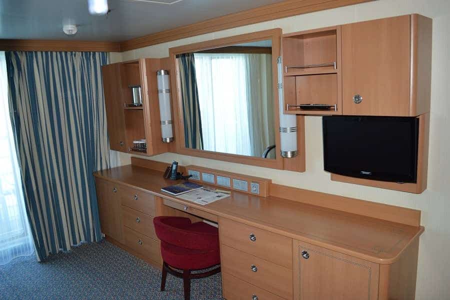 Disney Dream Deluxe Family Room Desk