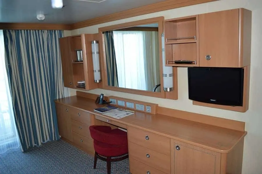 Disney Dream Deluxe Family Room Desk
