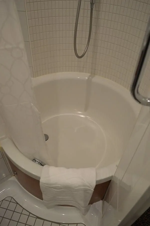 Round Tub on Disney Dream
