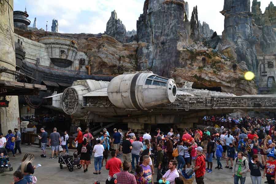 Crowds at Galaxy Edge