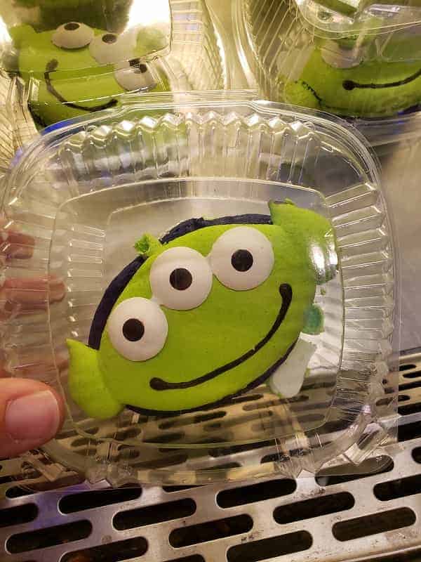 Disneyland Alien Macaroon