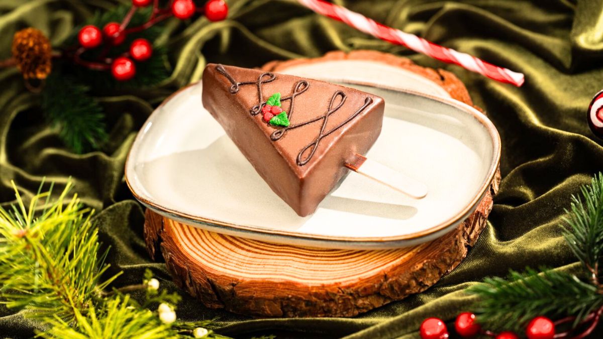 15 Disney Christmas Treats You Must Try in 2025 Cranberry Cherry Cheesecake Pop