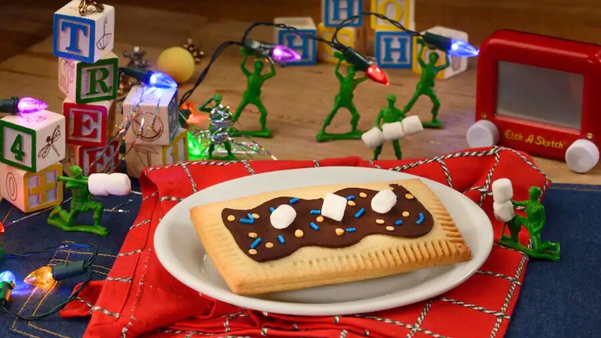 15 Disney Christmas Treats You Must Try in 2025 Hot Cocoa lunch Box Tart