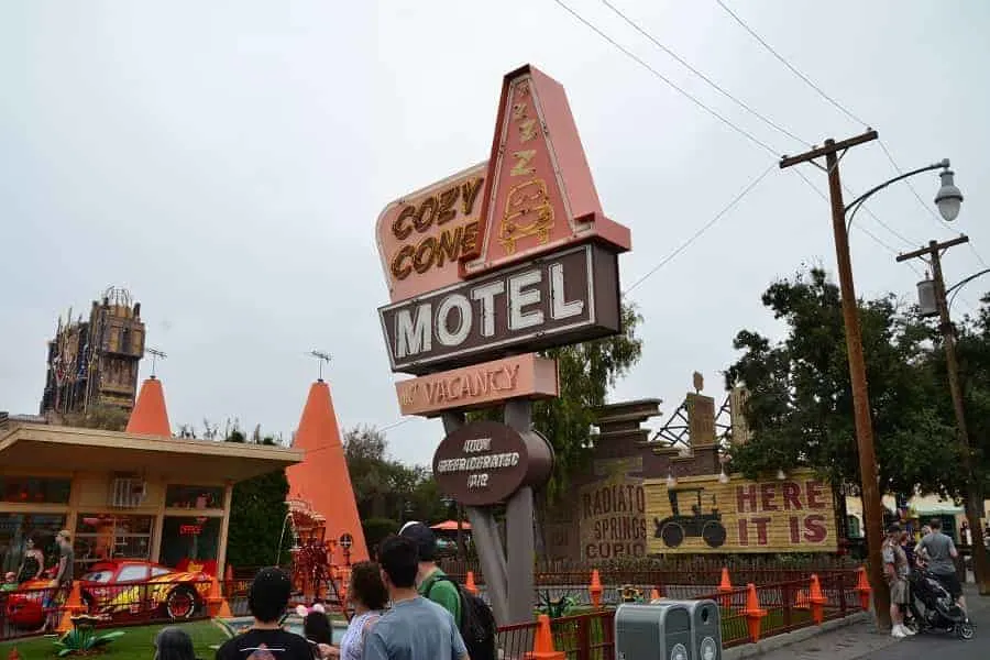 Cozy Cone Motel Meet & Greet
