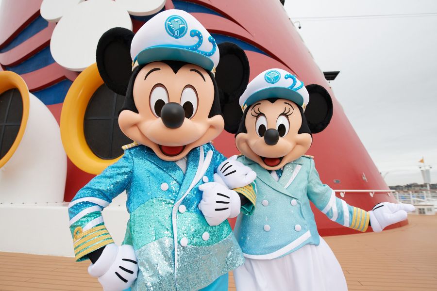 Mickey & Minnie in Cruise Outfits