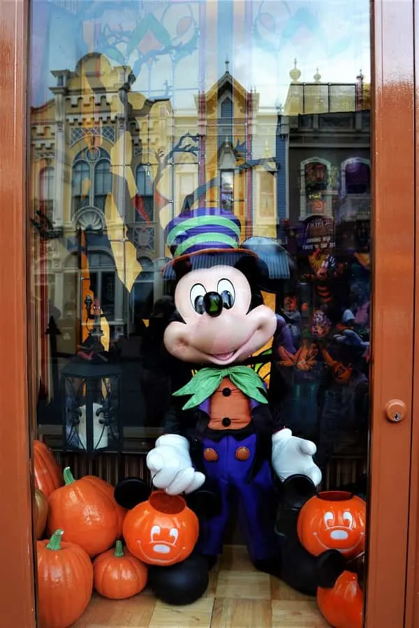 Mickey Mouse Halloween Window