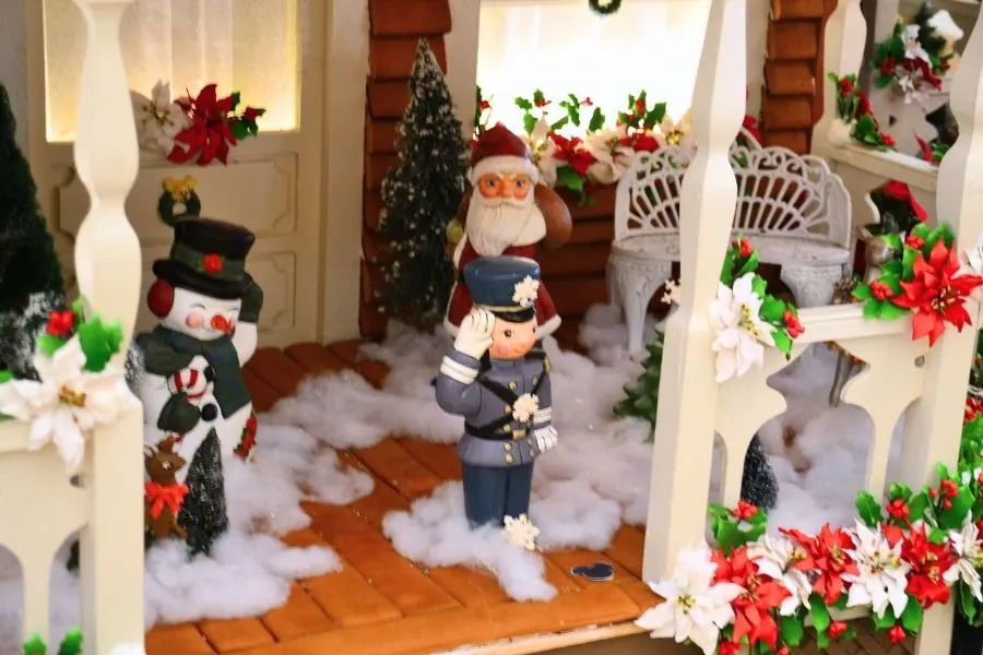 Details on the Gingerbread House