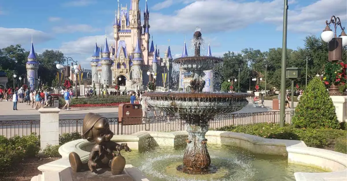 Pinnochio Statue in Magic Kingdom