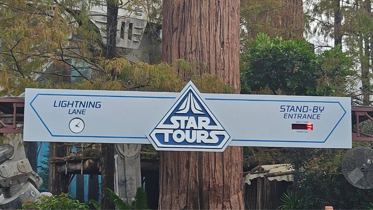 Star Tour Lightning Lane Entrance