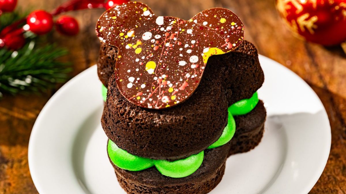 15 Disney Christmas Treats You Must Try in 2025 whoppie pie